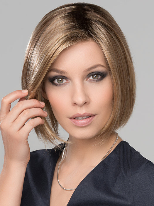 ELITE by ELLEN WILLE in GINGER ROOTED 26.27.19 | Light Golden Blonde with Dark Strawberry Blonde and Light Honey Blonde Blend with Shaded Roots